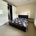 Rockside Sleeps 6, Jacuzzi Bath, Walk To Rock Of *
