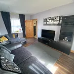 빌라 Rockside Sleeps 6, Jacuzzi Bath, Walk To Rock Of *