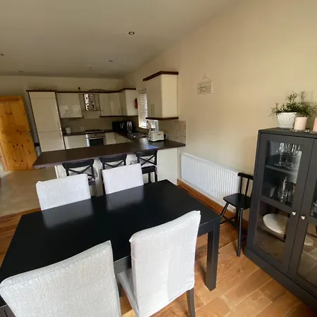 Villa Rockside Sleeps 7, Jacuzzi Bath, Walk To Rock Of