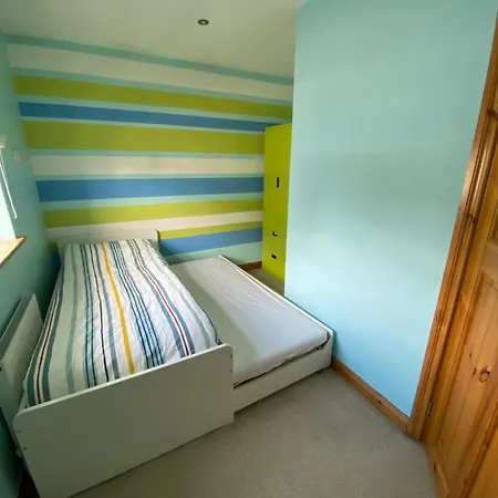 Rockside Sleeps 6, Jacuzzi Bath, Walk To Rock Of *