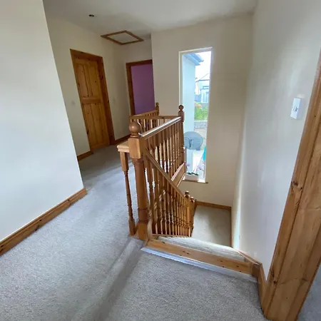 Villa Rockside Sleeps 7, Jacuzzi Bath, Walk To Rock Of *