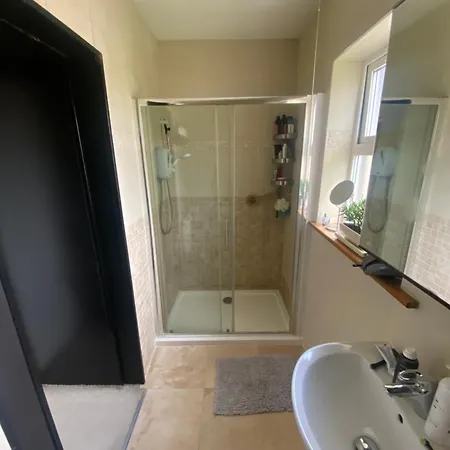 Rockside Sleeps 7, Jacuzzi Bath, Walk To Rock Of Villa