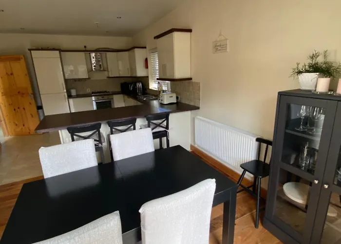 Villa Rockside Sleeps 7, Jacuzzi Bath, Walk To Rock Of