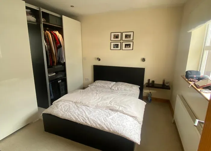 Rockside Sleeps 7, Jacuzzi Bath, Walk To Rock Of