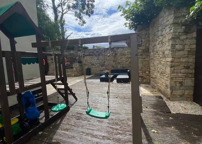 Rockside Sleeps 7, Jacuzzi Bath, Walk To Rock Of Villa Cashel (Tipperary)