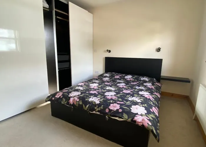 Rockside Sleeps 7, Jacuzzi Bath, Walk To Rock Of *