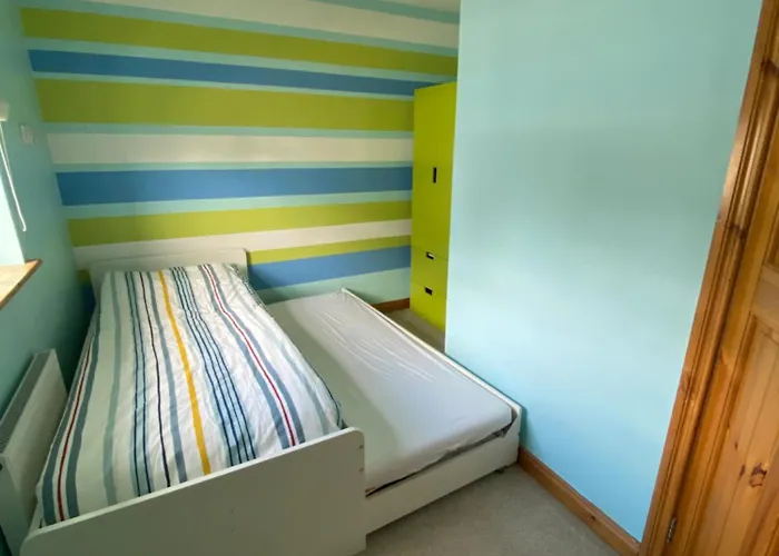 Rockside Sleeps 7, Jacuzzi Bath, Walk To Rock Of *