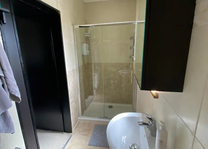 Rockside Sleeps 7, Jacuzzi Bath, Walk To Rock Of Villa